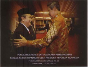 Sahala Panggabean mendapat Penghargaan Bintang Satya Lencana Pembangunan dari Mantan Presiden SBY