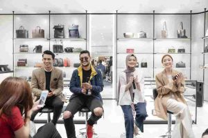 4 Tips Mirror Selfie OOTD untuk Ekspresikan Diri