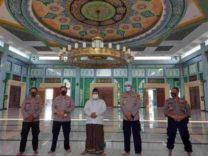 1 (Satu) Ton Beras dan 500 pcs Masker dari Kapolda Metro Jaya diserahkan kepada Pondok Pesantren Al-Hamid.