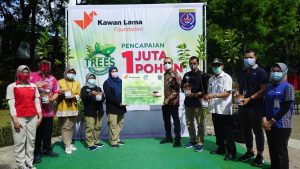 KAWAN LAMA FOUNDATION TELAH BAGIKAN 1 JUTA BIBIT POHON MELALUI PROGRAM TREES FOR TOMORROW