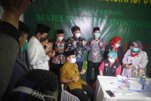 Di Vaksinasi MUI, Menkes Minta Masyarakat Bersabar