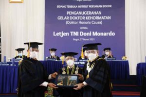 Doni Monardo Dianugerahi Gelar Doktor Kehormatan
