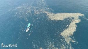 VISINEMA PICTURES MERILIS TEASER FILM PULAU PLASTIK