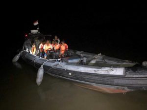 TNI AL Evakuasi Korban Kapal Terbakar di Perairan Asahan