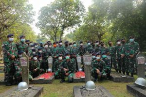 Prajurit KRI Usman Harun-359 Laksanakan Ziarah Rombongan ke TMPN Kalibata