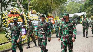 KELUARGA BESAR LANTAMAL III KUNJUNGI SALAH SATU KELUARGA AWAK KRI NANGGALA 402