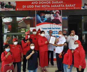 Sambut  HUT RI ke-76, DPC PDI-P Jakarta Barat Gelar Aksi Donor Darah dan Donor Plasma di Kantor Palang Merah Indonesia (PMI) Jakarta Barat.