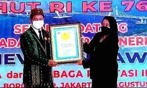 Tokoh Perempuan Maluku Pdt. Jeannie Latumahina M.Th, S.H, S.E  Menerima Anugerah Penghargaan dari Lembaga Prestasi Indonesia Dunia