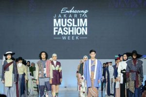 Lewat Karya-karya Desainer Indonesia, Embracing Jakarta Muslim Fashion Week Menunjukkan Kesiapan Indonesia Sebagai Pusat Fesyen Muslim Dunia