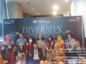 Yayasan Anugerah Maha Bintang Indonesia (YAMBI) Dan Dekranasda Lombok Tengah Gelar Indonesia Fashion Parade 2022