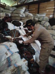 Ratusan Ton Komoditas Perkebunan Asal Bade Berlayar Ke Surabaya
