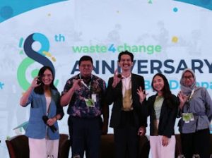 Award4Change 2022 #MenapakBeriDampak Waste4Change Apresiasi Inisiatif Pengelolaan Sampah Bertanggung Jawab oleh Klien, Mitra, dan Penggiat Persampahan Indonesia