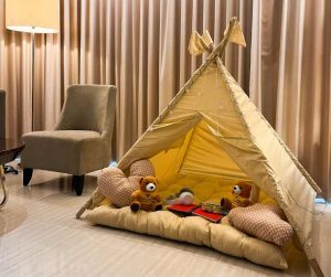 UNIKNYA STAYCATION DI SANTIKA PREMIERE HAYAM WURUK BERSAMA KELUARGA