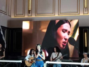 Rilis Single Terbaru Bertajuk “Love Me Back”, Christie Beri Pesan Bagi Para Love Troopers