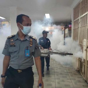Antisipasi Penyakit DBD, Seluruh Lingkungan Rutan Cipinang Di Fogging
