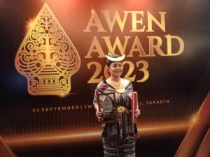 Luar Biasa. Di AWEN AWARD 2023 , Putri Betharia Berhasil Raih Penghargaan Kategori Outstanding Asean Women Entrepreneurs / Wanita Pengusaha Asean Berprestasi 
