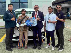 BRI Kanca Cikampek Serahkan Hadiah Grandprize Panen Hadiah Simpedes kepada Pemenang Undian PHS Periode 1 Tahun 2024