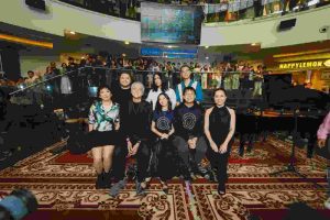 Film Sore: Istri dari Masa Depan Raih 1,3 Juta Lebih Penonton Sebuah Pencapaian Drama Romantis di Tahun 2025