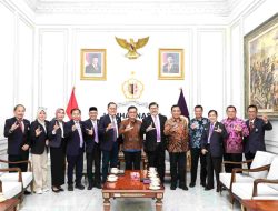 GUBERNUR LEMHANNAS RI Dr. H. TB. Ace Hasan Syadzily, M.Si MENERIMA TIM 9 PRESIDIUM FORUM KOMUNIKASI DPD-DPD dan DPA-DPA IKAL LEMHANNAS guna ikut menyukseskan kelanjutan MUNAS V IKAL LEMHANNAS.